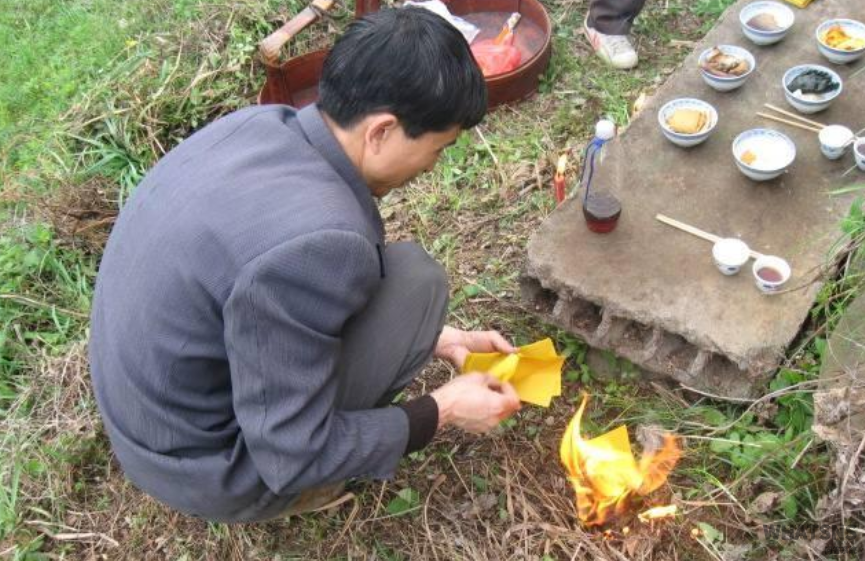 在農村清明節去上墳時都有哪些說法和禁忌